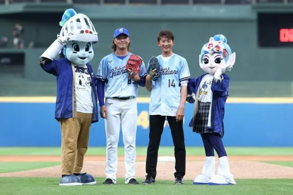 能見篤史為富邦悍將開球(photo：富邦悍將粉專)/金享娛樂城